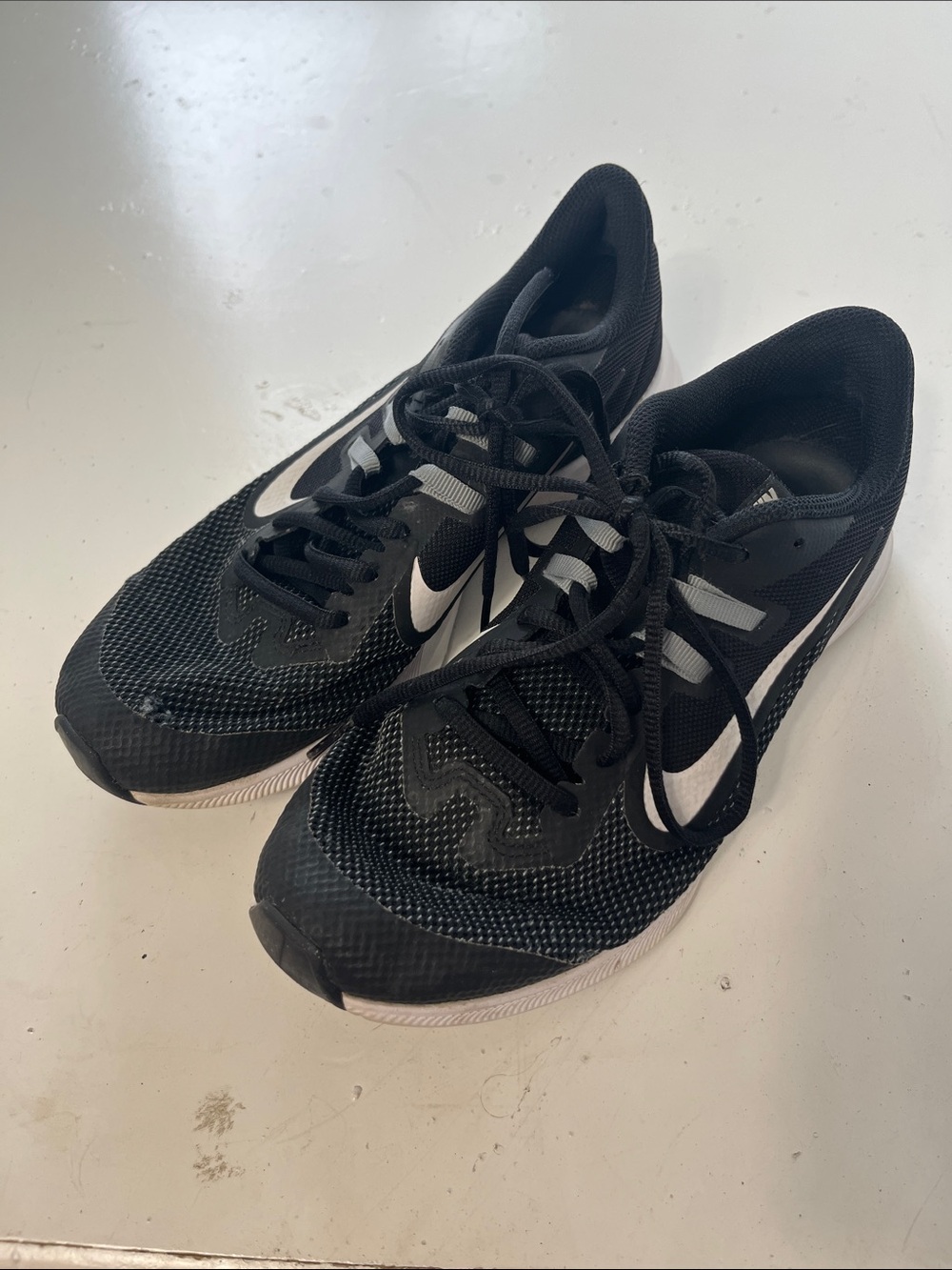 Nike Sz 6Y Black and White Downshifter Athletic Tie Up Tennis Shoes